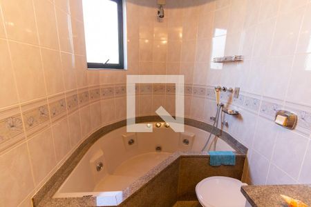 Apartamento à venda com 312m², 4 quartos e 3 vagas Apartamento à venda com 312m², 4 quartos e 3 vagasBanheiro da Suíte 1