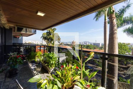 Apartamento à venda com 312m², 4 quartos e 3 vagas Apartamento à venda com 312m², 4 quartos e 3 vagasSacada