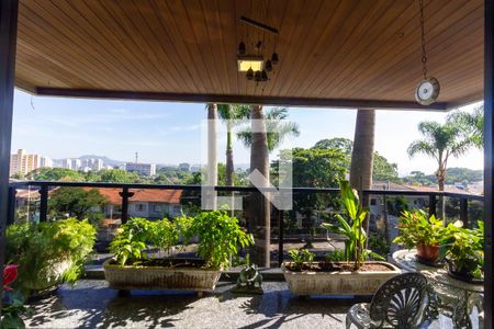 Apartamento à venda com 312m², 4 quartos e 3 vagas Apartamento à venda com 312m², 4 quartos e 3 vagasSacada