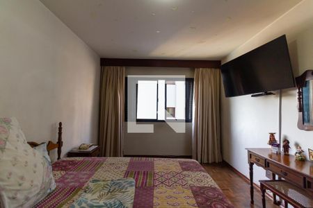 Apartamento à venda com 312m², 4 quartos e 3 vagas Apartamento à venda com 312m², 4 quartos e 3 vagasQuarto 2 - Suíte