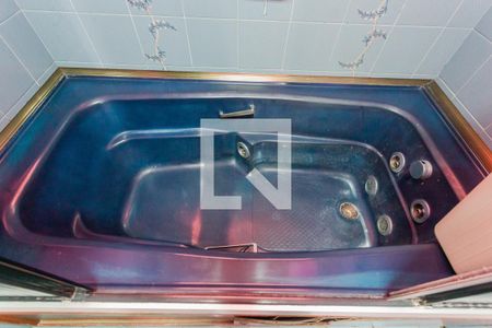 Casa à venda com 346m², 4 quartos e 4 vagas Casa à venda com 346m², 4 quartos e 4 vagasBanheira da Suíte 4