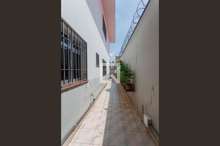 Casa à venda com 346m², 4 quartos e 4 vagas Casa à venda com 346m², 4 quartos e 4 vagasBanheiro Corredor