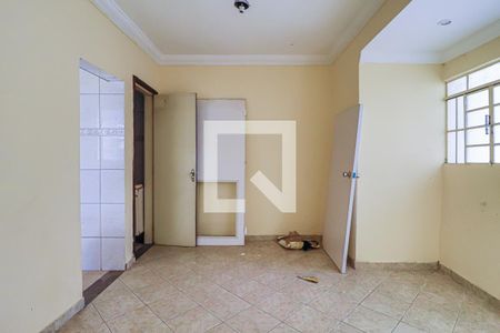 Sala de kitnet/studio para alugar com 2 quartos, 60m² em Cachoeirinha, Belo Horizonte