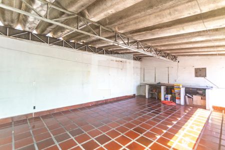 Casa à venda com 185m², 2 quartos e 2 vagas Casa à venda com 185m², 2 quartos e 2 vagasQuintal