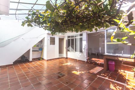 Casa à venda com 185m², 2 quartos e 2 vagas Casa à venda com 185m², 2 quartos e 2 vagasQuintal