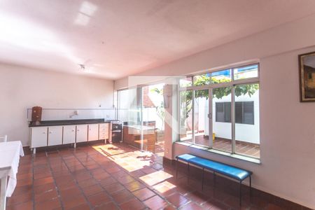 Casa à venda com 185m², 2 quartos e 2 vagas Casa à venda com 185m², 2 quartos e 2 vagasSalão