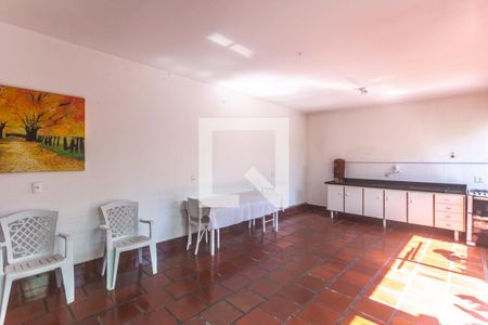 Casa à venda com 185m², 2 quartos e 2 vagas Casa à venda com 185m², 2 quartos e 2 vagasSalão