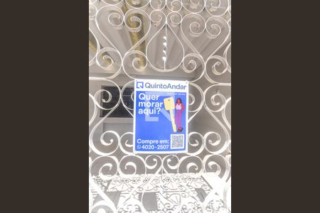 Casa à venda com 185m², 2 quartos e 2 vagas Casa à venda com 185m², 2 quartos e 2 vagasFachada