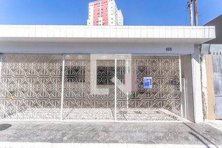 Casa à venda com 185m², 2 quartos e 2 vagas Casa à venda com 185m², 2 quartos e 2 vagasFachada