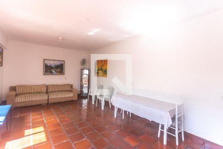 Casa à venda com 185m², 2 quartos e 2 vagas Casa à venda com 185m², 2 quartos e 2 vagasSalão