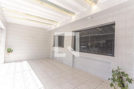 Casa à venda com 185m², 2 quartos e 2 vagas Casa à venda com 185m², 2 quartos e 2 vagasGaragem