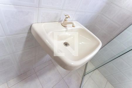 Casa à venda com 185m², 2 quartos e 2 vagas Casa à venda com 185m², 2 quartos e 2 vagasBanheiro social