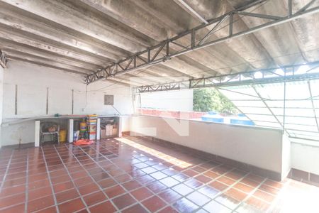 Casa à venda com 185m², 2 quartos e 2 vagas Casa à venda com 185m², 2 quartos e 2 vagasQuintal