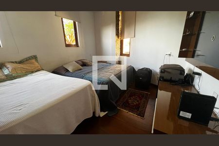 Casa à venda com 385m², 4 quartos e 5 vagasSala