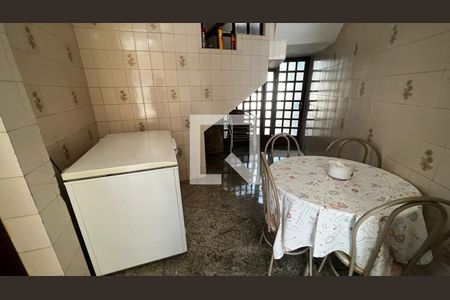 Casa à venda com 385m², 4 quartos e 5 vagasCozinha