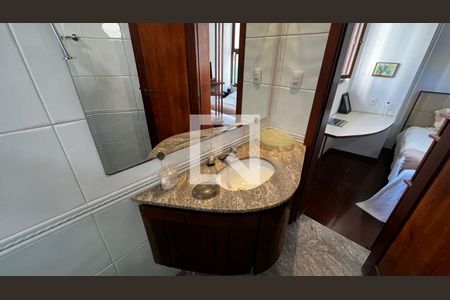 Casa à venda com 385m², 4 quartos e 5 vagasBanheiro