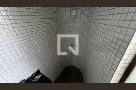 Casa à venda com 385m², 4 quartos e 5 vagasBanheiro quarto 3