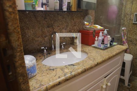 Casa à venda com 124m², 3 quartos e 2 vagasBanheiro da Suíte