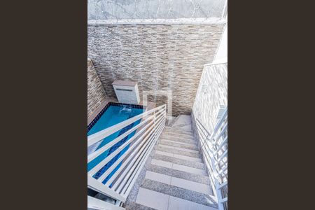 Casa para alugar com 170m², 4 quartos e 2 vagas Casa para alugar com 170m², 4 quartos e 2 vagasEscada