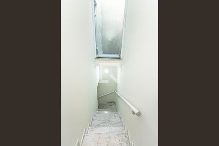 Casa para alugar com 170m², 4 quartos e 2 vagas Casa para alugar com 170m², 4 quartos e 2 vagasEscada