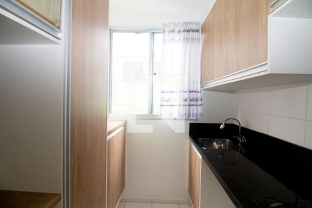 Cozinha / Lavandeira de apartamento para alugar com 2 quartos, 45m² em Parque Ipê, São Paulo