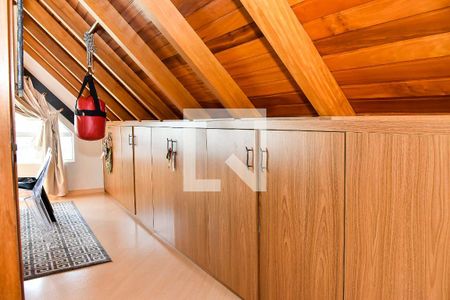 Apartamento à venda com 210m², 3 quartos e 3 vagas Apartamento à venda com 210m², 3 quartos e 3 vagasSótão