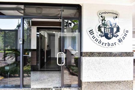 Apartamento à venda com 210m², 3 quartos e 3 vagas Apartamento à venda com 210m², 3 quartos e 3 vagasEntrada do prédio