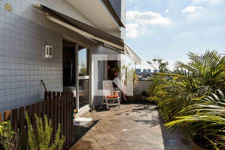 Apartamento à venda com 210m², 3 quartos e 3 vagas Apartamento à venda com 210m², 3 quartos e 3 vagasTerraço