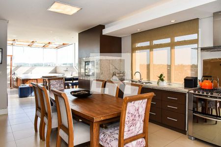 Apartamento à venda com 210m², 3 quartos e 3 vagas Apartamento à venda com 210m², 3 quartos e 3 vagasCobertura