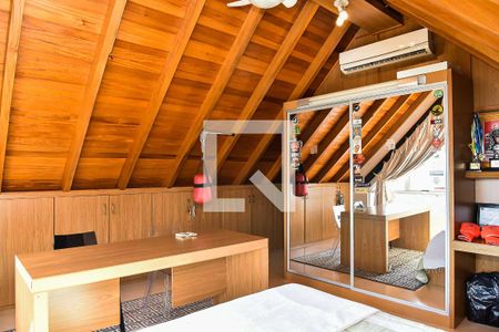 Apartamento à venda com 210m², 3 quartos e 3 vagas Apartamento à venda com 210m², 3 quartos e 3 vagasSótão