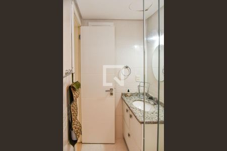 Apartamento à venda com 210m², 3 quartos e 3 vagas Apartamento à venda com 210m², 3 quartos e 3 vagasBanheiro Social 1