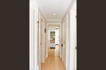 Apartamento à venda com 210m², 3 quartos e 3 vagas Apartamento à venda com 210m², 3 quartos e 3 vagasCorredor