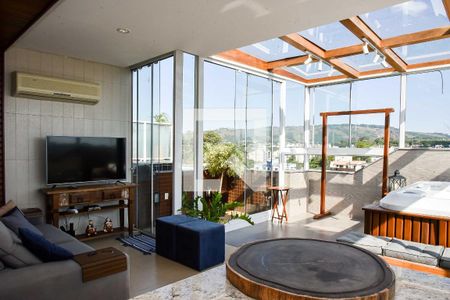 Apartamento à venda com 210m², 3 quartos e 3 vagas Apartamento à venda com 210m², 3 quartos e 3 vagasCobertura