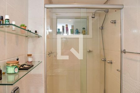 Apartamento à venda com 210m², 3 quartos e 3 vagas Apartamento à venda com 210m², 3 quartos e 3 vagasBanheiro Social 1