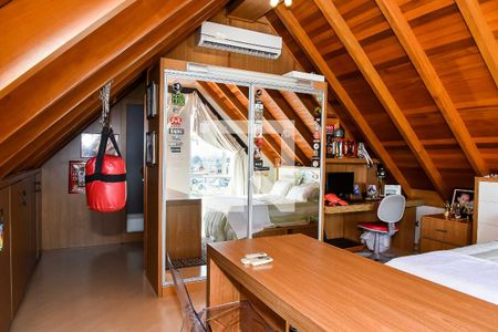 Apartamento à venda com 210m², 3 quartos e 3 vagas Apartamento à venda com 210m², 3 quartos e 3 vagasSótão