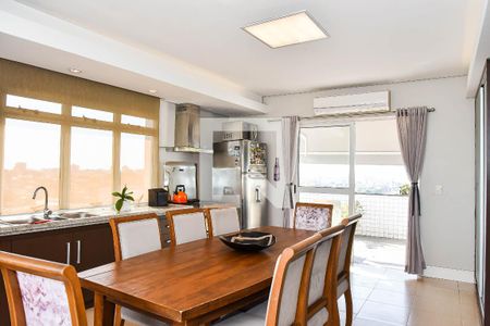 Apartamento à venda com 210m², 3 quartos e 3 vagas Apartamento à venda com 210m², 3 quartos e 3 vagasCobertura