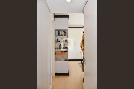 Apartamento à venda com 210m², 3 quartos e 3 vagas Apartamento à venda com 210m², 3 quartos e 3 vagasSuíte