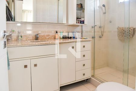 Apartamento à venda com 210m², 3 quartos e 3 vagas Apartamento à venda com 210m², 3 quartos e 3 vagasBanheiro da Suíte