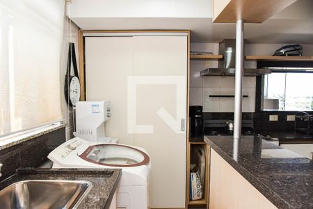 Apartamento à venda com 210m², 3 quartos e 3 vagas Apartamento à venda com 210m², 3 quartos e 3 vagasCozinha e Área de Serviço