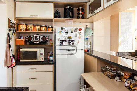 Apartamento à venda com 210m², 3 quartos e 3 vagas Apartamento à venda com 210m², 3 quartos e 3 vagasCozinha e Área de Serviço