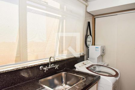 Apartamento à venda com 210m², 3 quartos e 3 vagas Apartamento à venda com 210m², 3 quartos e 3 vagasCozinha e Área de Serviço