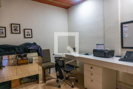 Casa à venda com 380m², 4 quartos e 4 vagas Casa à venda com 380m², 4 quartos e 4 vagasEscritório