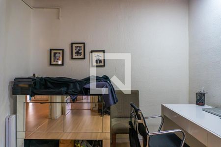 Casa à venda com 380m², 4 quartos e 4 vagas Casa à venda com 380m², 4 quartos e 4 vagasEscritório