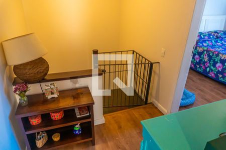 Casa à venda com 380m², 4 quartos e 4 vagas Casa à venda com 380m², 4 quartos e 4 vagasCorredor