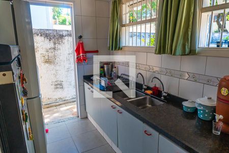 Casa à venda com 380m², 4 quartos e 4 vagas Casa à venda com 380m², 4 quartos e 4 vagasCozinha