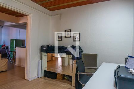 Casa à venda com 380m², 4 quartos e 4 vagas Casa à venda com 380m², 4 quartos e 4 vagasEscritório