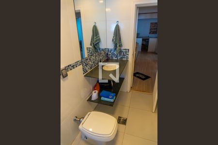 Casa à venda com 380m², 4 quartos e 4 vagas Casa à venda com 380m², 4 quartos e 4 vagasBanheiro Social 2