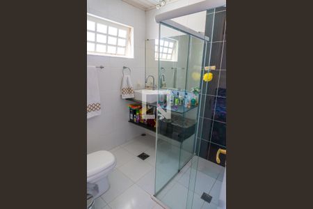 Casa à venda com 380m², 4 quartos e 4 vagas Casa à venda com 380m², 4 quartos e 4 vagasBanheiro da Suíte 1