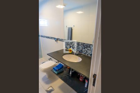 Casa à venda com 380m², 4 quartos e 4 vagas Casa à venda com 380m², 4 quartos e 4 vagasBanheiro Social 2