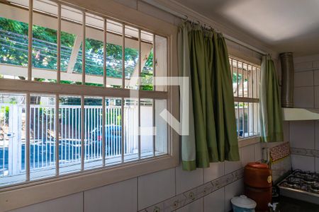 Casa à venda com 380m², 4 quartos e 4 vagas Casa à venda com 380m², 4 quartos e 4 vagasCozinha